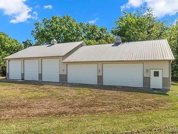 4th image of 2267 Lewis Ln