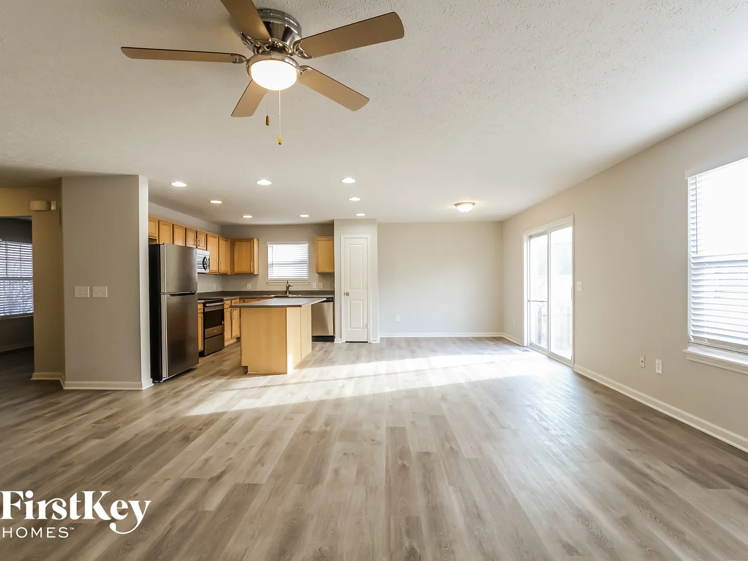 4 bed, 2.5 bath, 2493 sqft, $2,580 — Photo 2