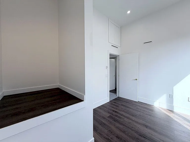 10XX E 62nd Ave — Photo 17
