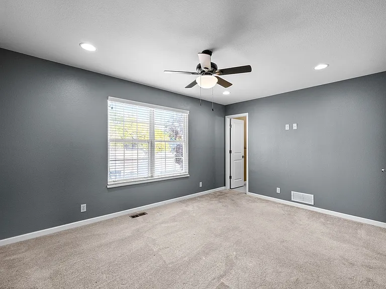 2700 Perry St — Photo 4
