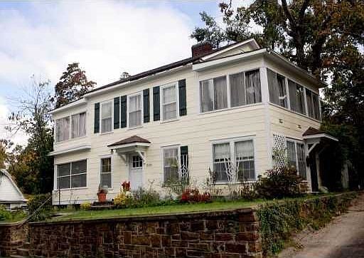 Historic home steps away from Wilson park, U of A, and Dickson St. 