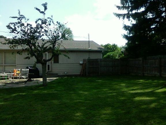 5th image of 4813 Earl Ave