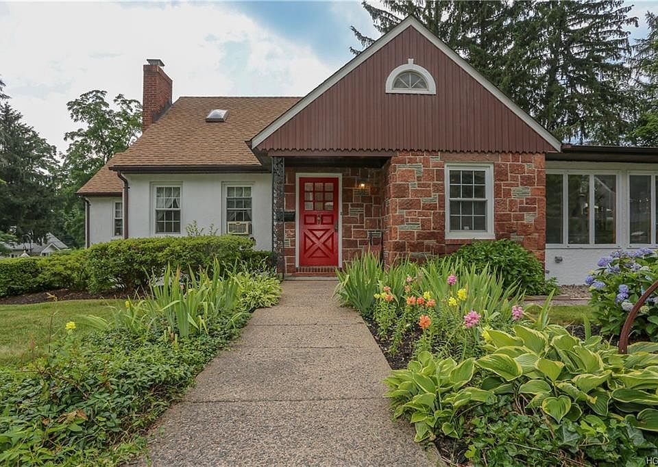 1st image of 10 Hansen Ave
