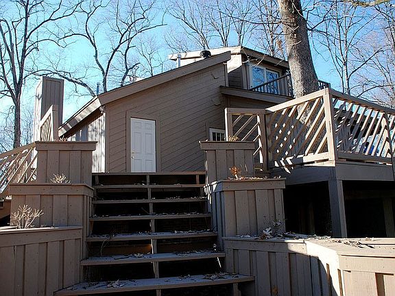 3rd image of 33 Windy Hill Rd