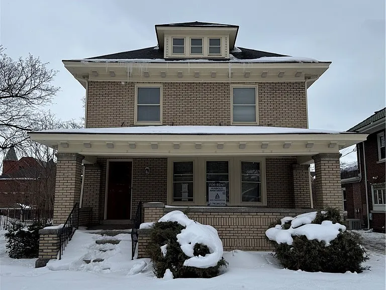 121 W Humboldt Pkwy #B — Photo 1