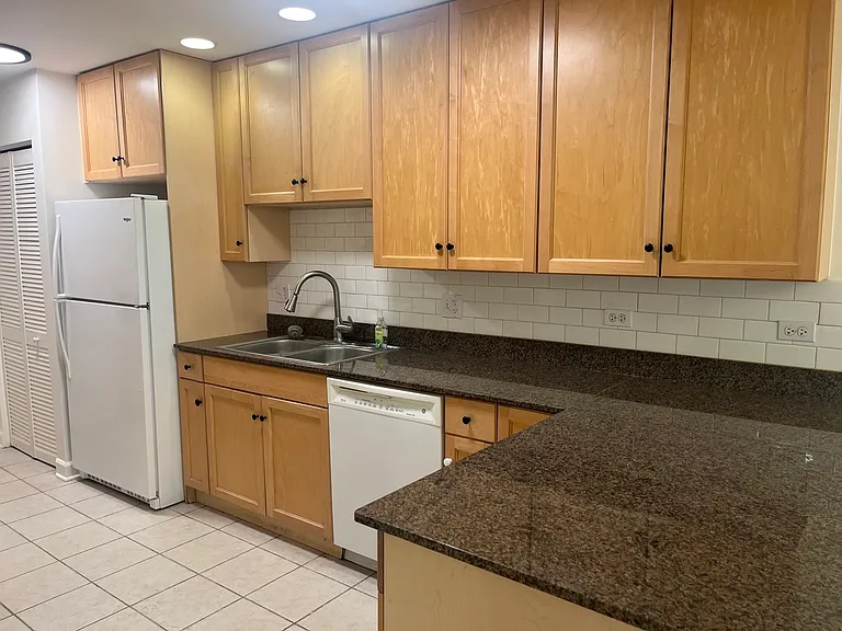 1414 Elmwood Ave #2B — Photo 6