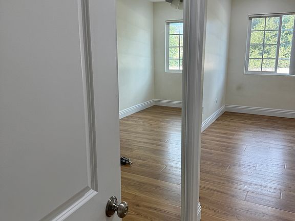 5th image of 14359 Addison St #1B-1Ba-900Sqft