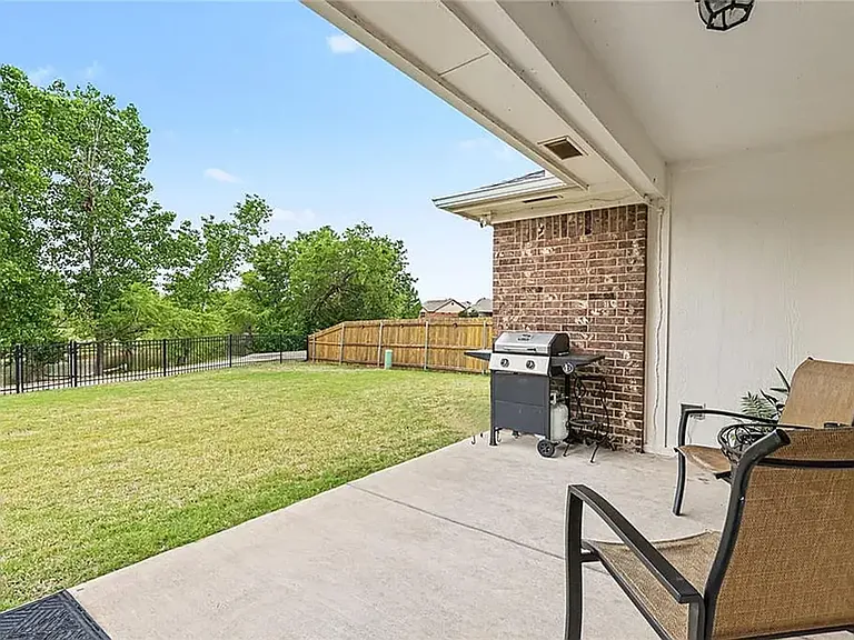 2344 Roca Dr — Photo 20