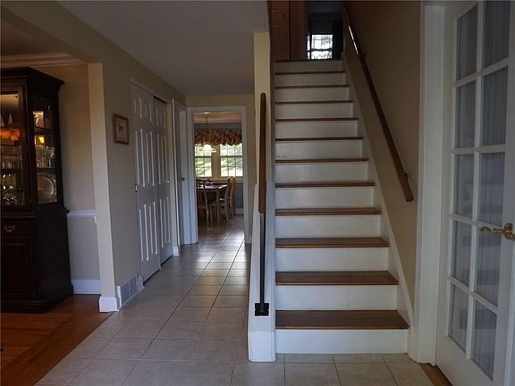 2nd image of 36 Sturbridge Ln