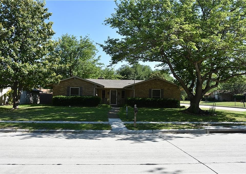 1st image of 2600 Royal Oaks Dr