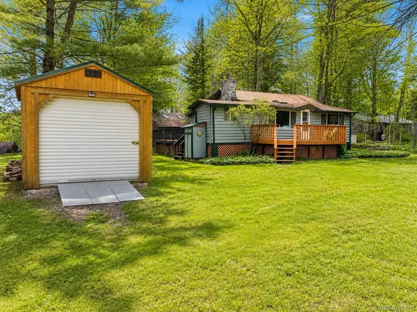 10 Circle Place, Smallwood, NY 12720