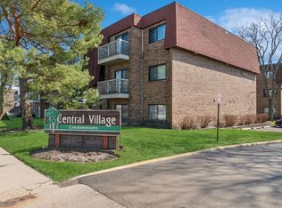 611 W Central Rd APT A4, Mount Prospect, IL 60056
