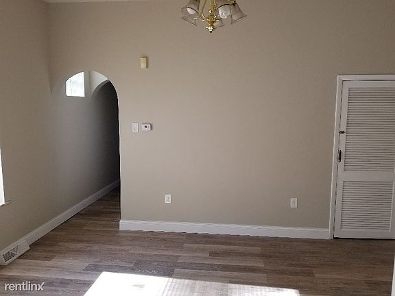5th image of 1413 Laidlaw Ave