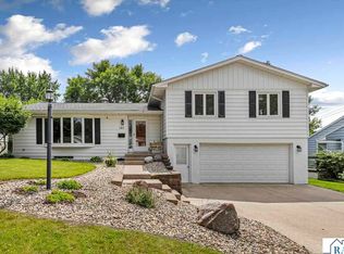 141 Atwood Dr, Mankato, MN 56001