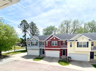 2004 63rd St UNIT 6, Windsor Heights, IA 50324