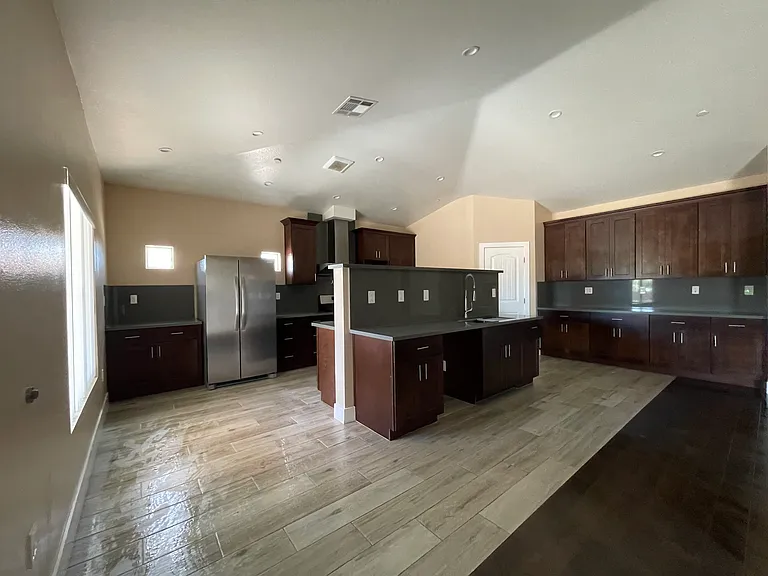 17515 Live Oak St — Photo 8