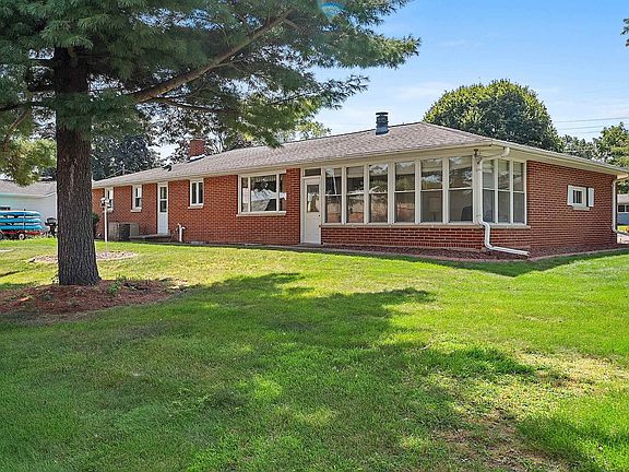 3rd image of 161 Parkside Ct