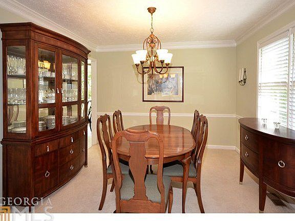 5th image of 2354 Stratford Ln