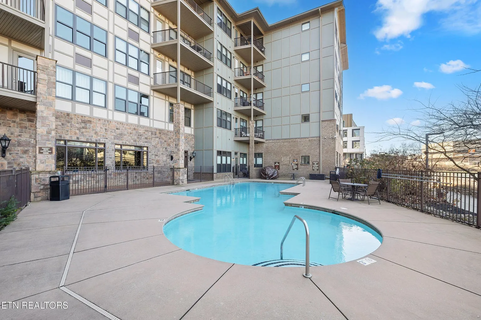 2 bed, 1039 sqft, $2,200 — Photo 4