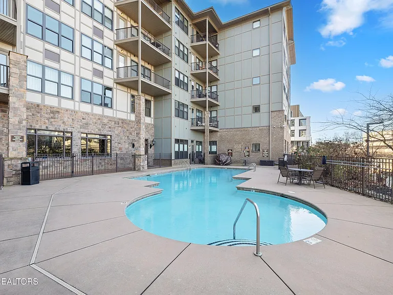 445 W Blount Ave #328 — Photo 12