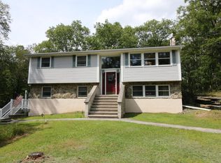 2808 Rock Dr, Clarks Summit, PA 18411