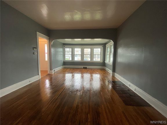 2nd image of 31 Amsterdam Ave
