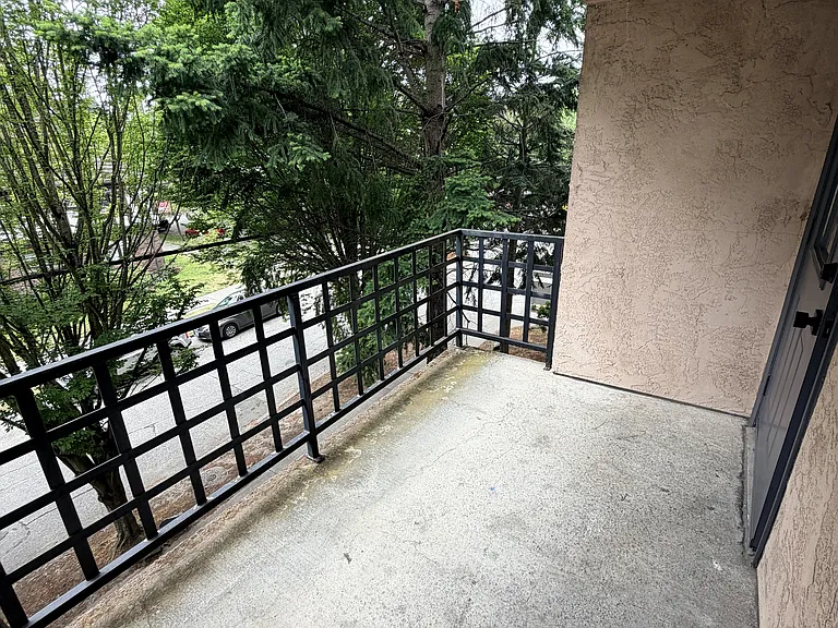 Cedar Apartments — Photo 11