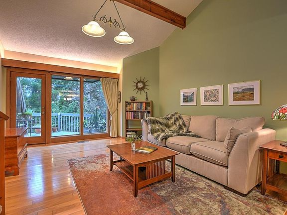 3rd image of 126 Willowbrook Ct