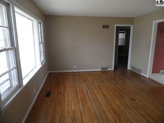 3rd image of 1003 W 20th Ave