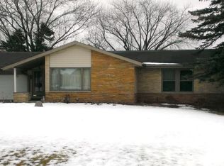 W150N7096 Country Ln, Menomonee Falls, WI 53051