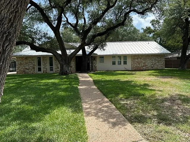 4012 Hyridge Dr — Photo 1