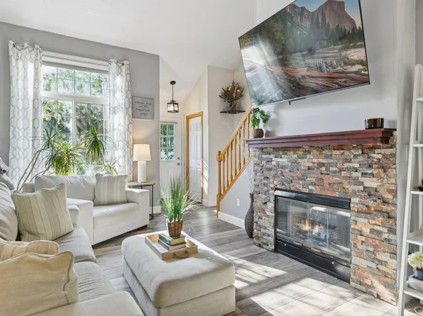 8770 Benson Way, Inver Grove Heights, MN 55076