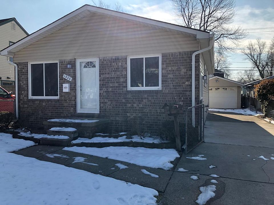 1st image of 1320 E Pearl Ave