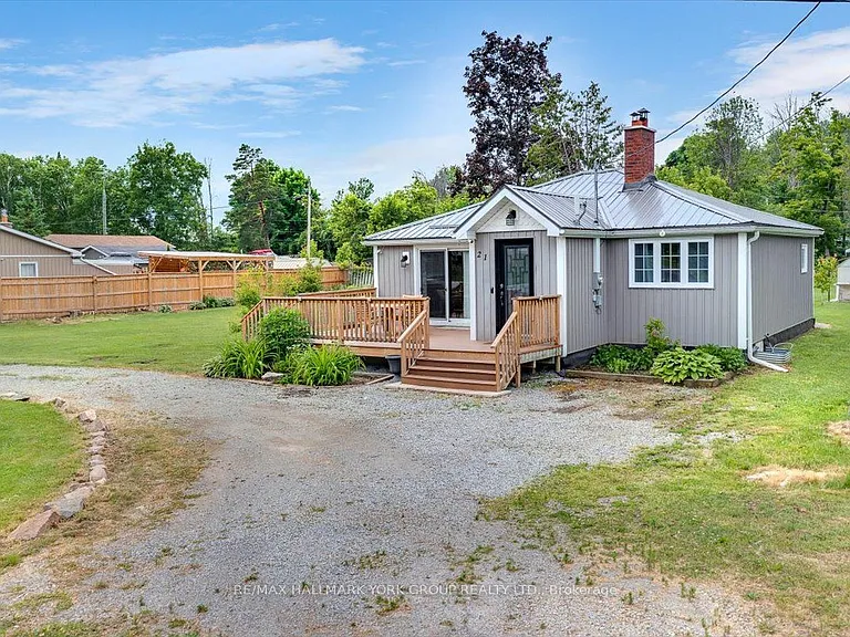 21 Lakeshore Rd — Photo 3