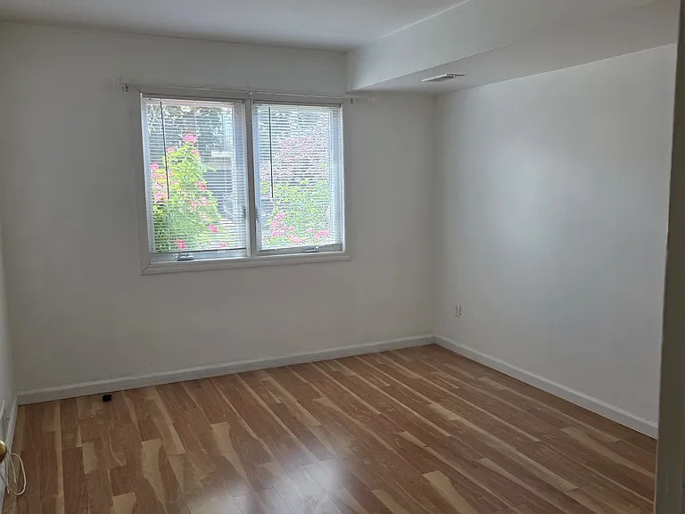 59 Elwood Ave — Photo 4