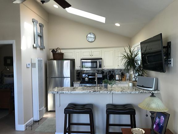 vaulted ceilings, breakfast bar, skylight and ceiling fan