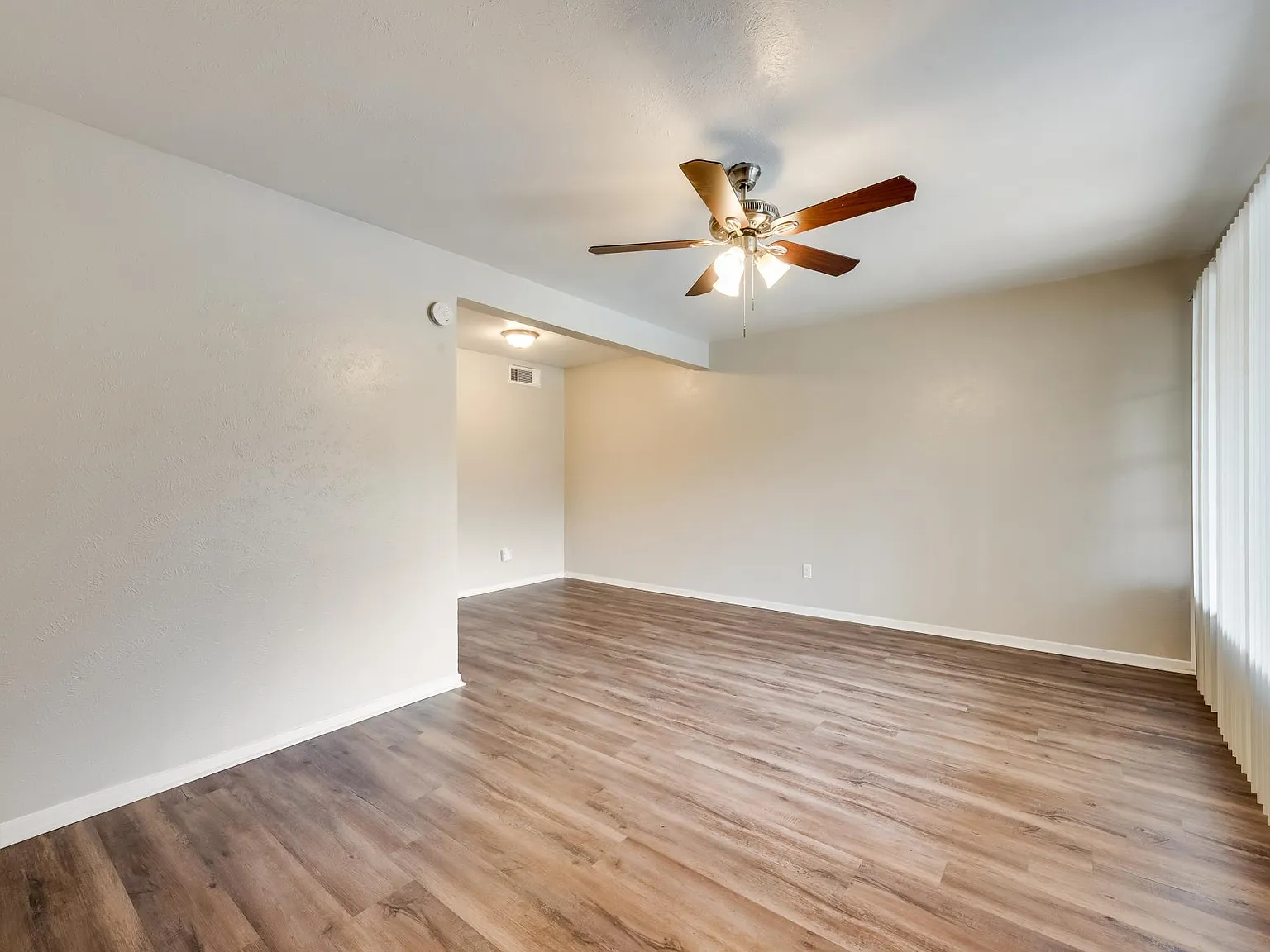 7102 Glenview Dr — Photo 3
