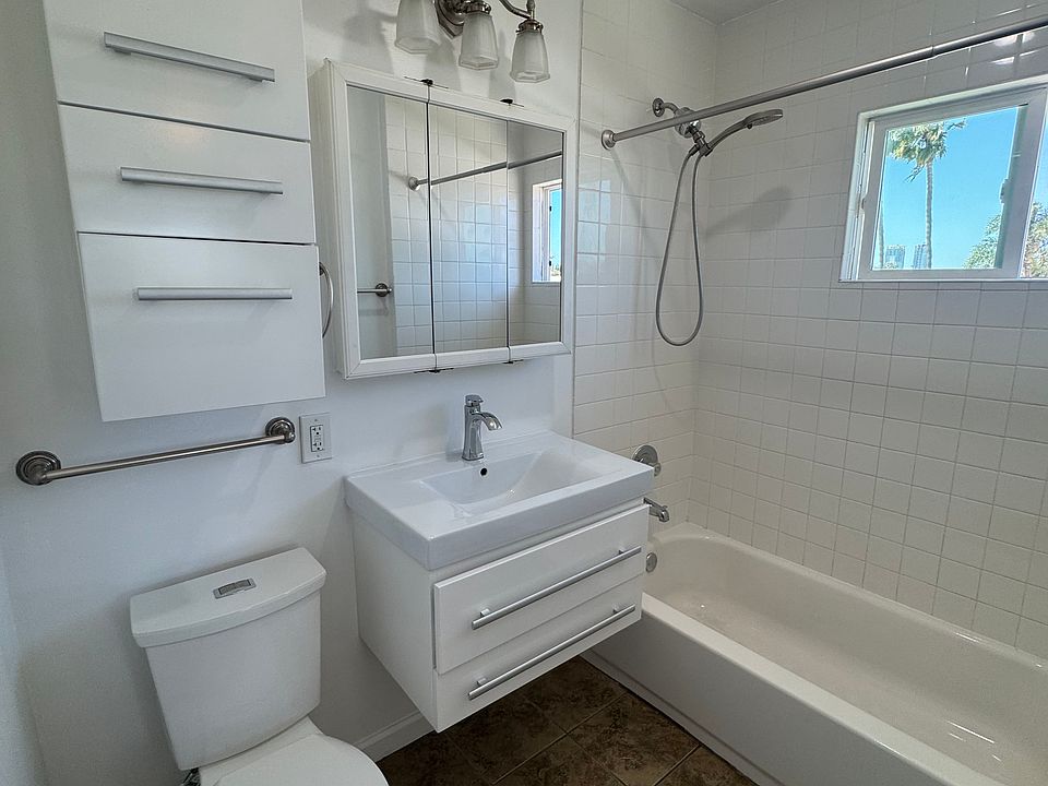 1st image of 2830 1/2 E St