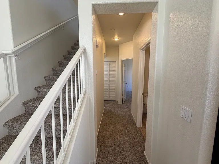 10404 Sloping Hill Ave — Photo 7