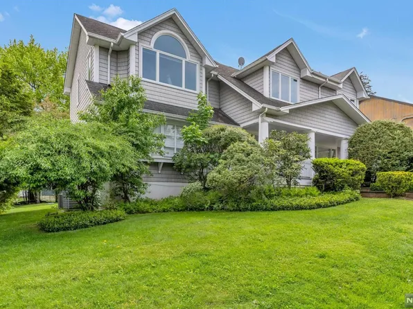 306 Ogden Ave, Teaneck, NJ 07666