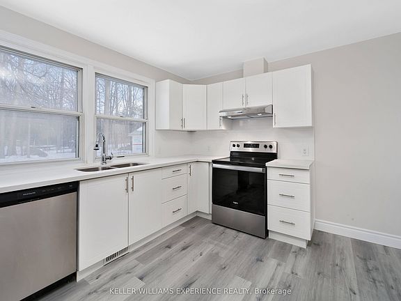 3rd image of 52 Cundles Rd E