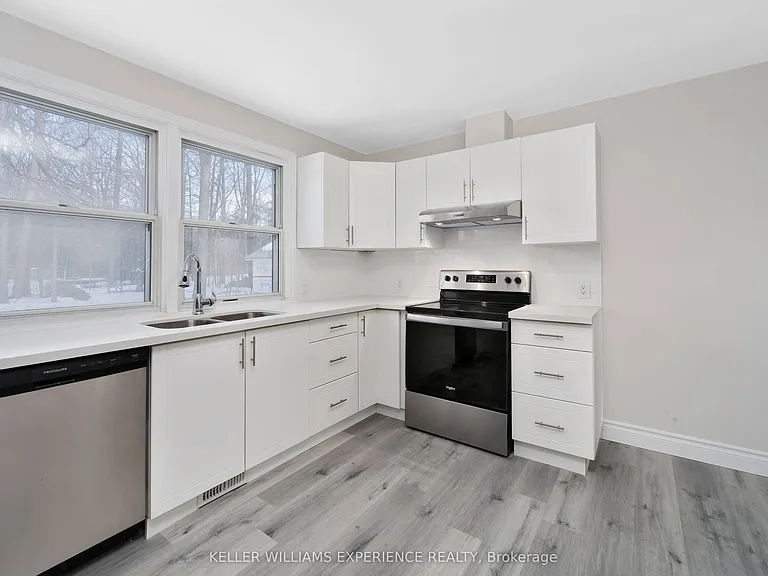 52 Cundles Rd E #UPPER — Photo 3