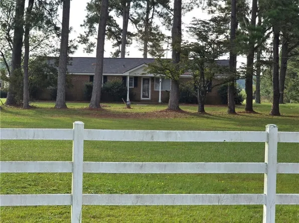 1506 Moores Ln, Lumberton, NC 28358