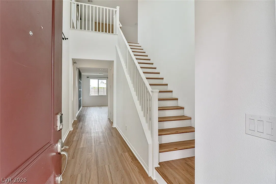 3 bed, 2.5 bath, 2051 sqft, $2,400 — Photo 4
