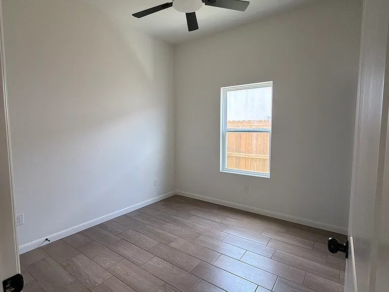 709 Sparrow Ln — Photo 9