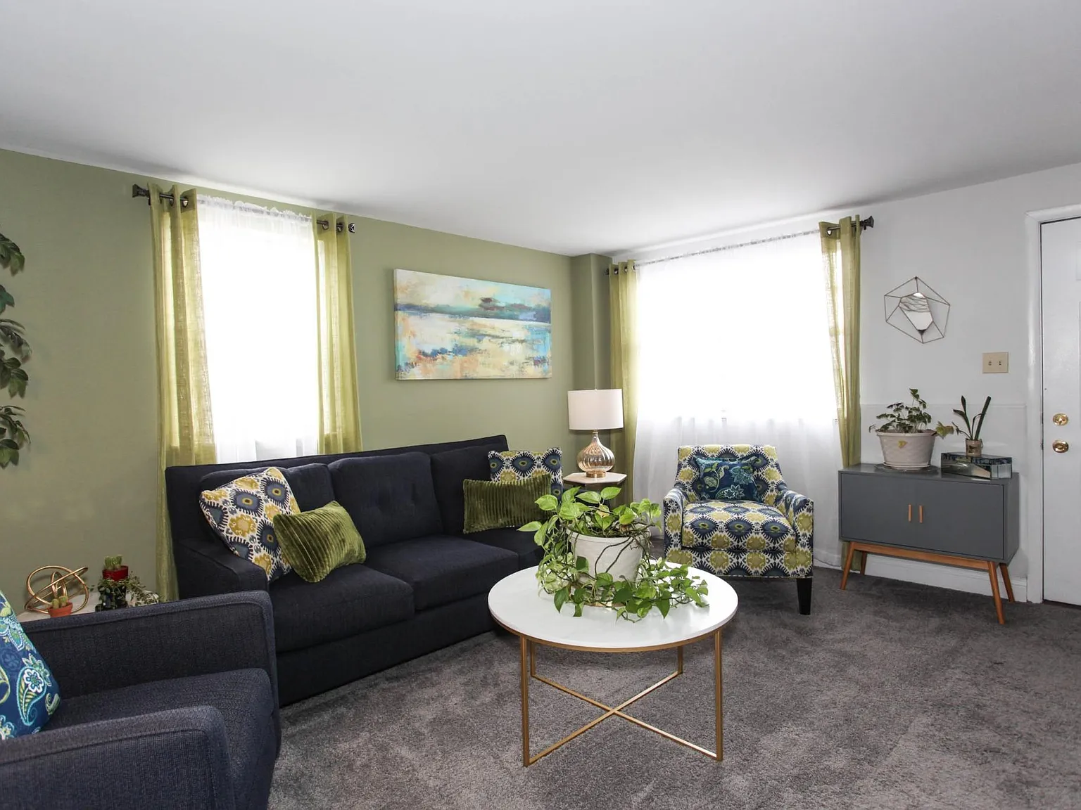 Hollinswood Townhouses — Photo 2