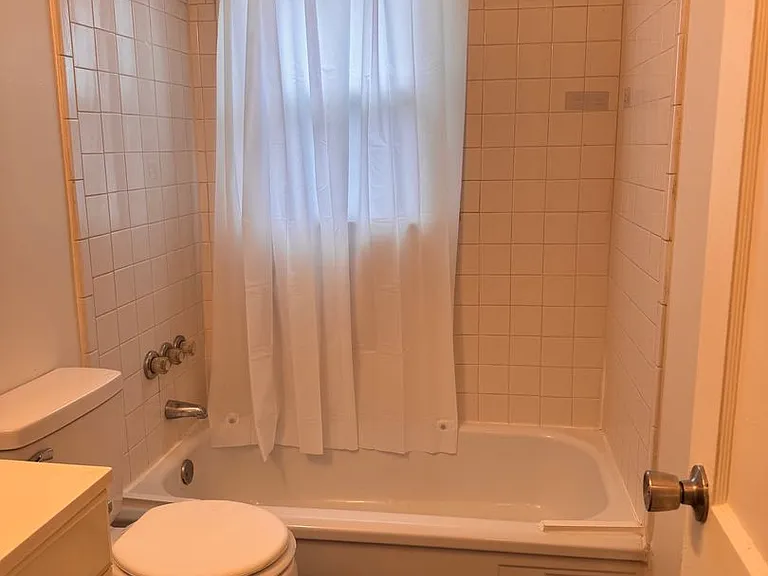 1520 Sloan St — Photo 7