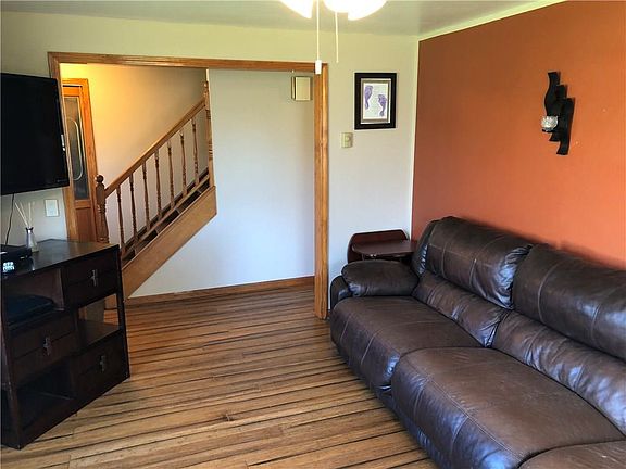 5th image of 55 Williamsburg Dr