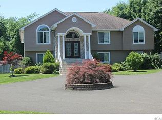 135 Scotland Hill Rd, Chestnut Ridge, NY 10977