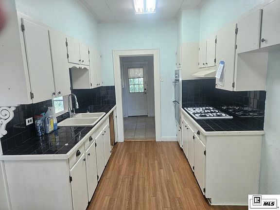 4th image of 1421 Forsythe Ave